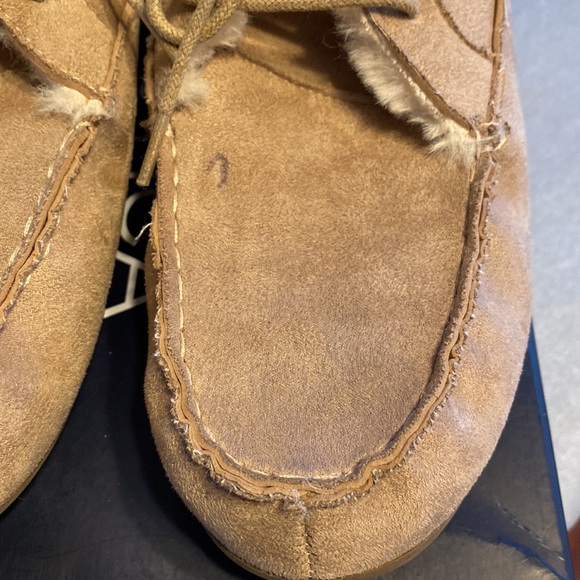 Adorable lace-up moccasins - Picture 2 of 9